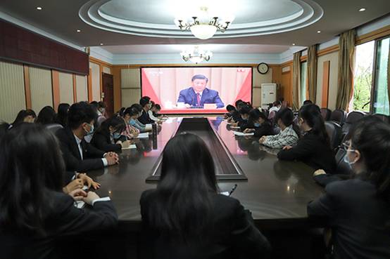 全体人员正在观看直播3